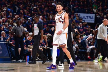 必发下载-NBA官方：布克因公开批评裁判被罚款35000美元；取消其G2技犯