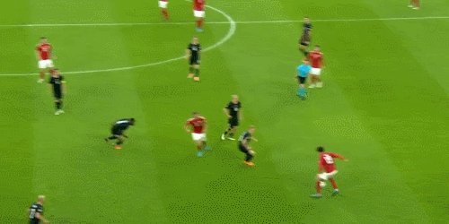 1655161493806032452.gif 推射破门.gif